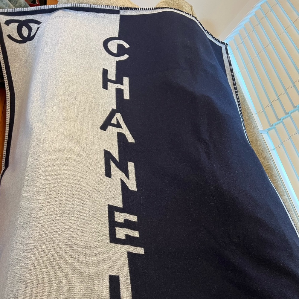 BNIB Chanel Cashmere/Wool Navy & White Reversible Throw Blanket! Sold out!!